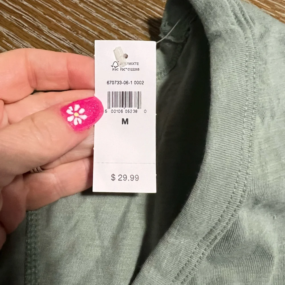 NWT GAP|Forever Soft V-Neck Tee|Size Medium - Picture 6 of 7